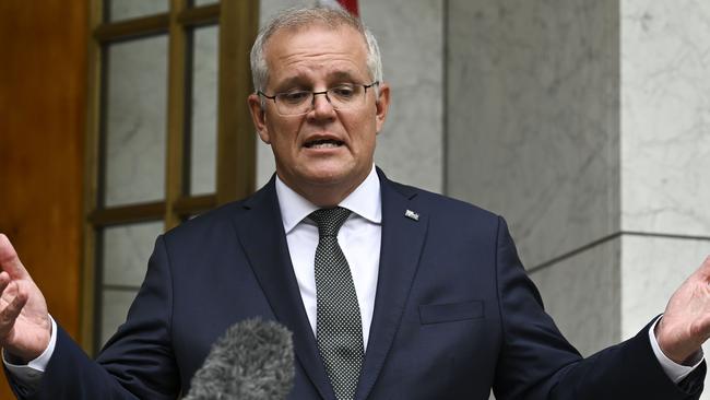 CANBERRA, AUSTRALIA - NewsWire Photos JANUARY 20, 2022: Prime Minister of Australia, Scott Morrison, Chief Medical Officer of Australia, Paul Kelly and Lieutenant-General John Frewen hold a press conference at Parliament House, Canberra. Picture : NCA NewsWire / Martin Ollman