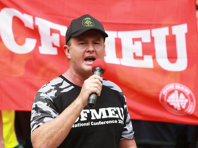 Michael Ravbar addresses unionists at a rally.