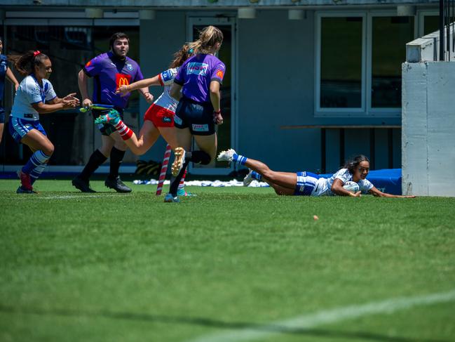 Ebony Raftstrand-Smith scores for the Bulldogs. Picture: Thomas Lisson