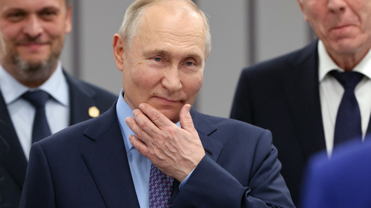 Un general în pensionare prezintă noua teorie a lui Putin