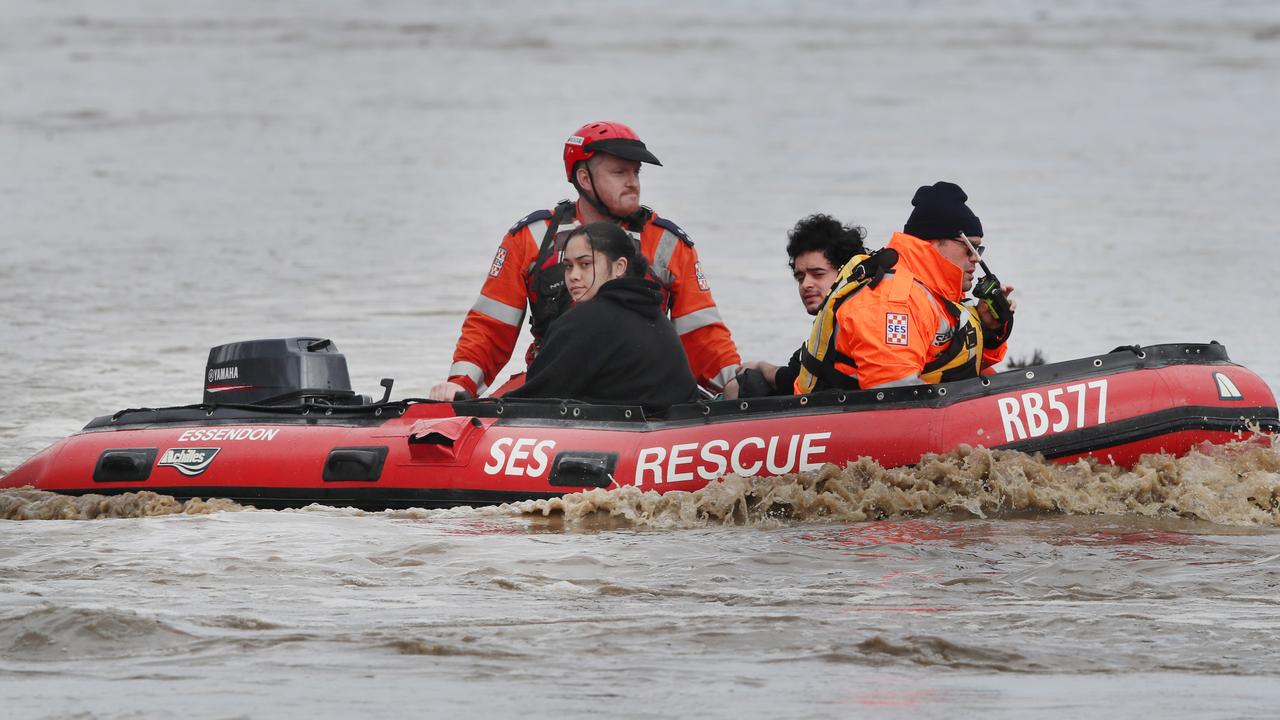 SES rescue a couple on Raleigh Rd in Maribyrnong. Picture: NCA NewsWire / David Crosling