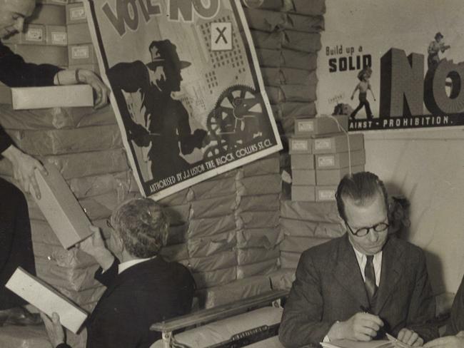 Propaganda production at a Vote No office in Melbourne 1938. Picture: Herald Sun archive