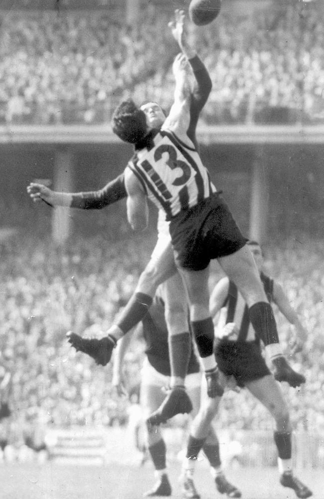 Ray Gabelich leaps for the ball over Dick Fenton-Smith in the ’58 VFL Grand Final.