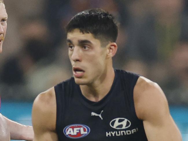 MELBOURNE , AUSTRALIA. May 5 , 2024.  AFL Round 9. .Carlton vs Melbourne at the MCG.    Adam Cerra of the Blues charges out of the middle  . Pic: Michael Klein