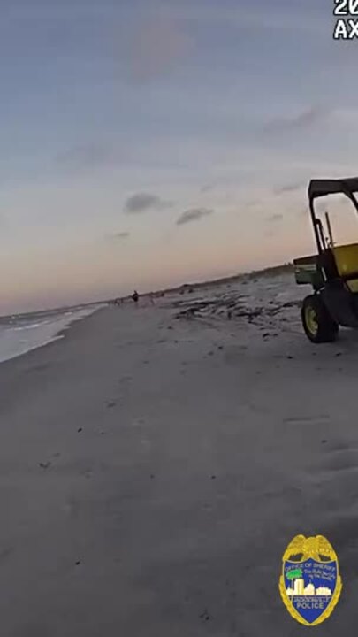Police and Locals Team Up to Refloat Beached Boat