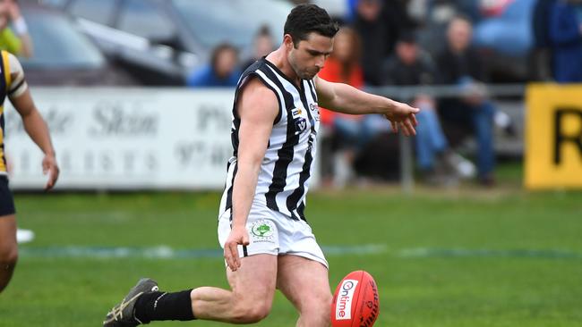 Michael Mannix in action for Wallan.