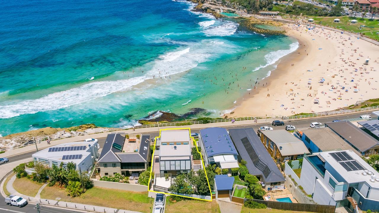 12 Bronte Marine Drive, Bronte, has sold for $17.7m at auction.