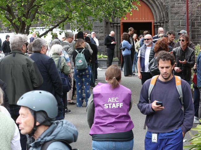 Long queues at the Fitzroy voting booth in Melbourne. Picture: NCA NewsWire / David Crosling