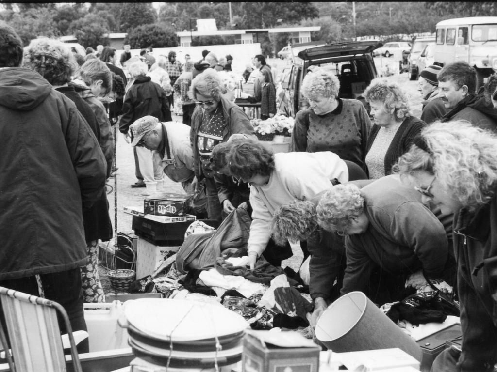 Bargain hunters at the Sunday Trash and Treasure Market at the Metro Twin Drive-in Theatre, Marion, on November 6, 1994.