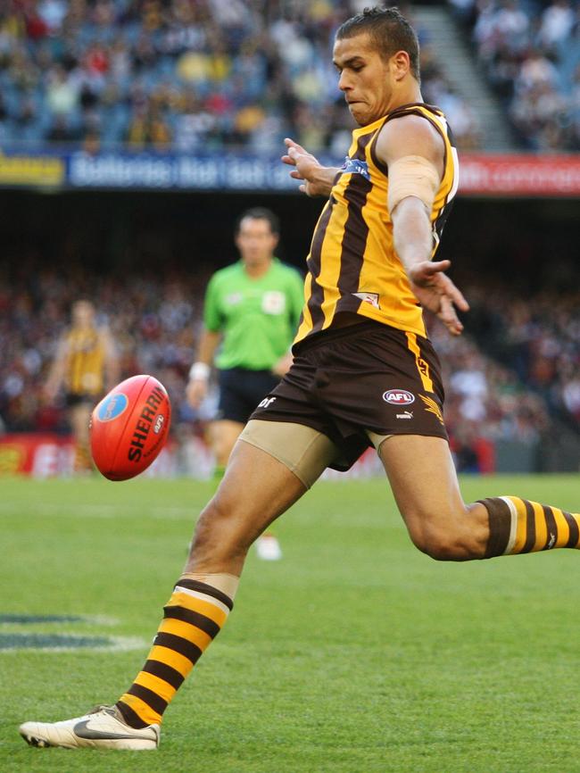 Lance Franklin lines up his matchwinner against Adelaide in the 2007 preliminary final.