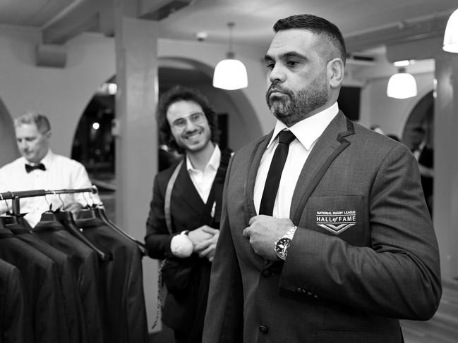 Greg Inglis and the tailor fitting his Hall of Fame jacket. Picture: NRL Imagery