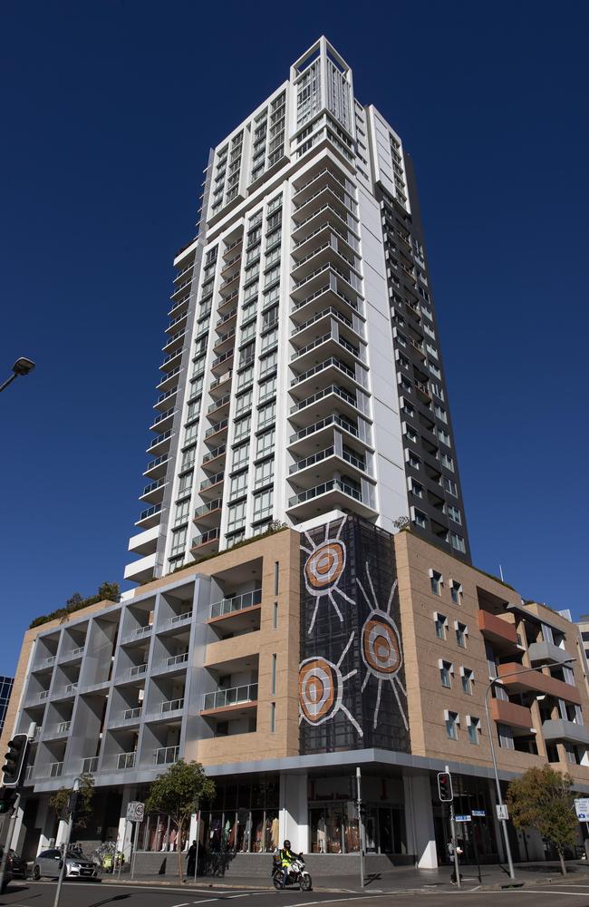 29 Hunter St, Parramatta is covered in dangerous combustible cladding. Picture: Justin Lloyd.