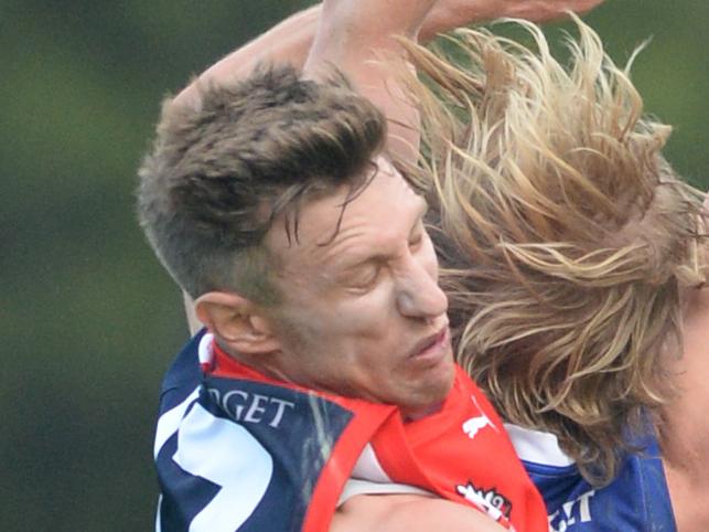 EFL Division 1 football: East Ringwood v Montrose at East Ringwood Reserve. Montrose #17 Tim Lanyon and East Ringwood #16 Liam Kinsella contest the ball. Picture:AAP/ Chris Eastman