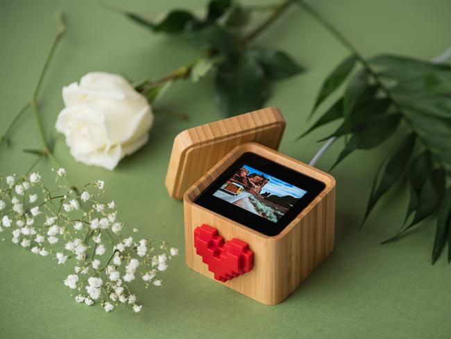 The Lovebox allows long-distance partners to send photos, messages and stickers.