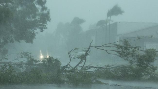 Kids News: Extreme weather sees Australians battling a cyclone and ...