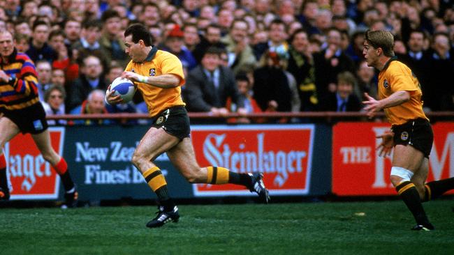 David Campese jinks and weaves before sending Tim Horan in to score with a blind pass at Lansdowne Road in 1991. Picture: Getty Images