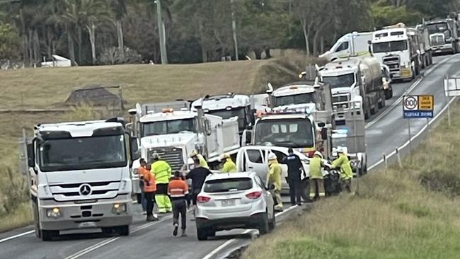 Gold Coast tradies crash tackle alleged car thief following crash.