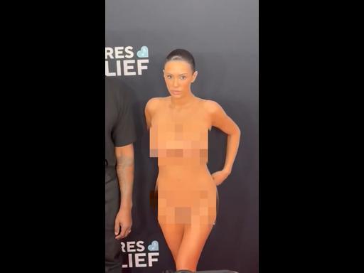 Bianca Censori goes nude to the 2025 GRAMMY Awards