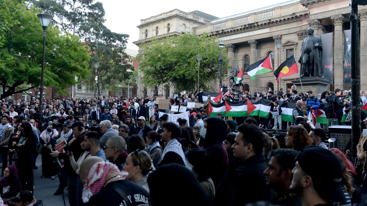 Crowds gathered at Melbourne’s State Library in support of Palestine on Tuesday. Picture: NCA NewsWire / Andrew Henshaw