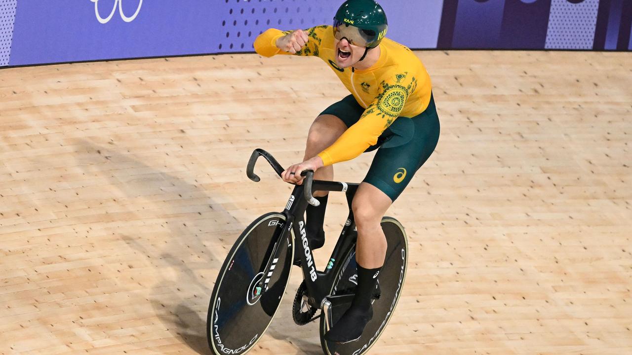 Glaetzer celebrates his team's third place bronze medal. Picture: SEBASTIEN BOZON / AFP.