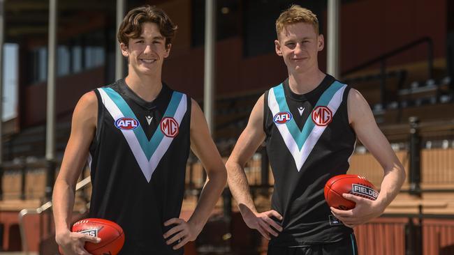 Wednesday 30 November 2022Port draftees Tom Scully 18 203cm, Kyle Marshall 18 201cm at Alberton Oval.Pic: Roy VanDerVegt