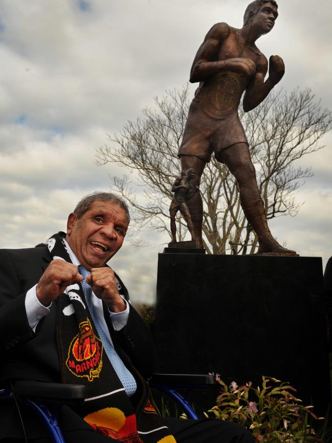 Lionel Rose was honoured with a larger than life bronze statue in his hometown and birthplace Warragul.