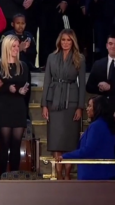 Melania Trump greeted with applause before Trump address