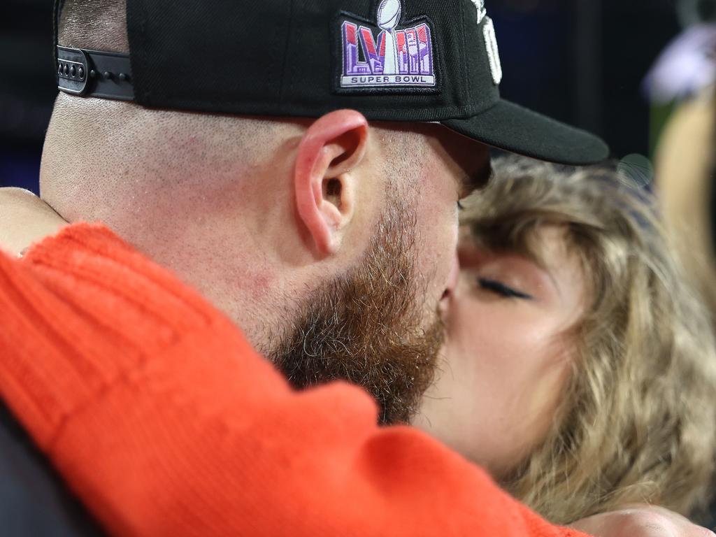 The couple share a kiss after the win. Picture: Patrick Smith/Getty Images