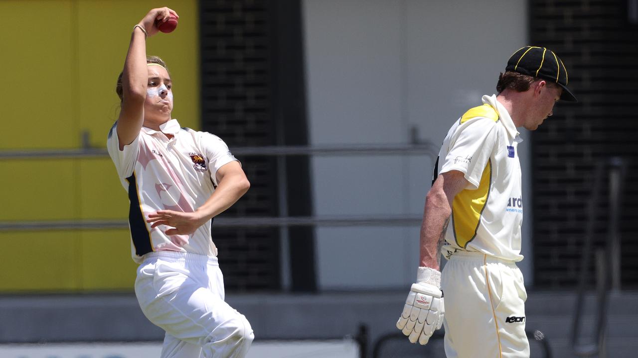 Carrum Downs’ Billy Thomson rolls the arm over. Picture: Hamish Blair