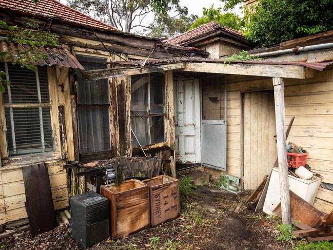 Auctioneer Damien Cooley brings down the gavel on 2, Tenyson Street, Concord on 24th October 2020. The run-down property sold for over $3.4 million dollars to a developer. (Pictures by Julian Andrews).