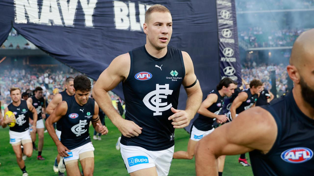 MELBOURNE, AUSTRALIA - MARCH 16: Harry McKay of the Blues runs on to the field during the 2023 AFL Round 01 match between the Richmond Tigers and the Carlton Blues at the Melbourne Cricket Ground on March 16, 2023 in Melbourne, Australia. (Photo by Dylan Burns/AFL Photos via Getty Images)