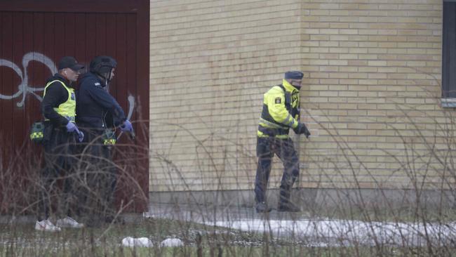 CORRECTION / Police officers are seen at the Risbergska School in Orebro, Sweden, on February 4, 2025, following reports of a serious violent crime. Four people were shot at a school in the Swedish city of Orebro on Tuesday, police said while adding that a large operation was still ongoing, urging people to stay away from the area. (Photo by Kicki NILSSON / TT NEWS AGENCY / AFP) / Sweden OUT / âThe erroneous mention[s] appearing in the metadata of this photo by Kicki NILSSON has been modified in AFP systems in the following manner: [Five people were shot and wounded] instead of [Four people were shot]. Please immediately remove the erroneous mention[s] from all your online services and delete it (them) from your servers. If you have been authorized by AFP to distribute it (them) to third parties, please ensure that the same actions are carried out by them. Failure to promptly comply with these instructions will entail liability on your part for any continued or post notification usage. Therefore we thank you very much for all your attention and prompt action. We are sorry for the inconvenience this notification may cause and remain at your disposal for any further information you may require.â