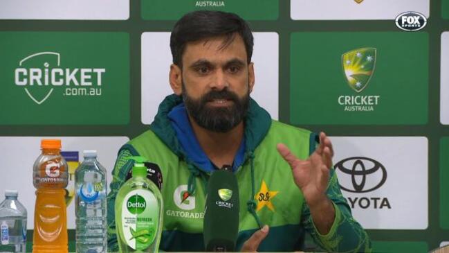 Hafeez FUMES over Rizwan DRS wicket