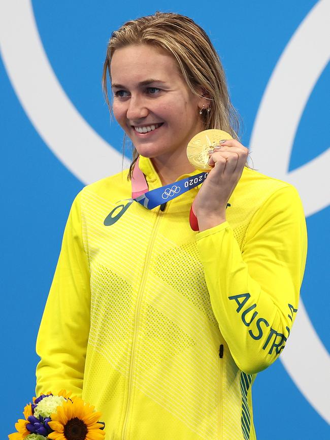 Ariarne Titmus with her 200m freestyle gold.