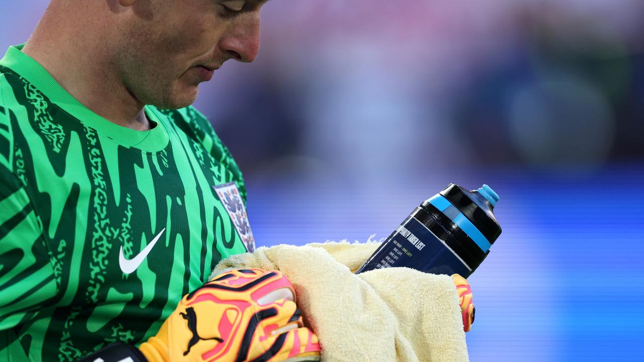 Jordan Pickford of England looks at his Powerade bottle, as he reads a list of penalty takers and their assumed directions, during the penalty shootout against Switzerland.. (Photo by Dean Mouhtaropoulos/Getty Images)