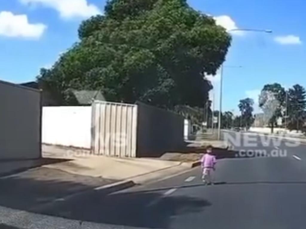 A toddler wanders onto the Salisbury Highway. Picture: 7News<b/>