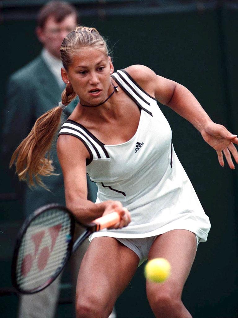 How Anna Kournikova, the former tennis star and wife of singer