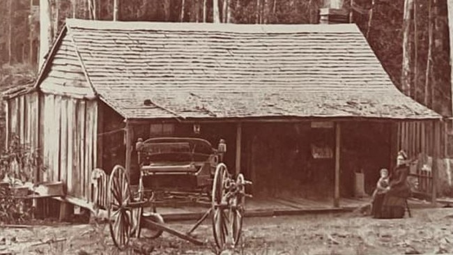 The Lane family were early pioneers in the Kempsey area. Pictured here is Edwin Lane with son Henry Ivy Lane born in 1885. He later became the first school teacher in Macksville.