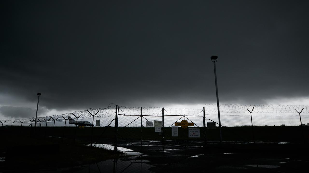 A thunderstorm rolls in over Mascot.Picture: NCA NewsWire / Tim Pascoe