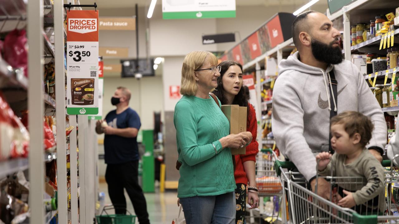 Aussies have been urged to shop around before they head to the store. Picture: NCA NewsWire / David Geraghty.