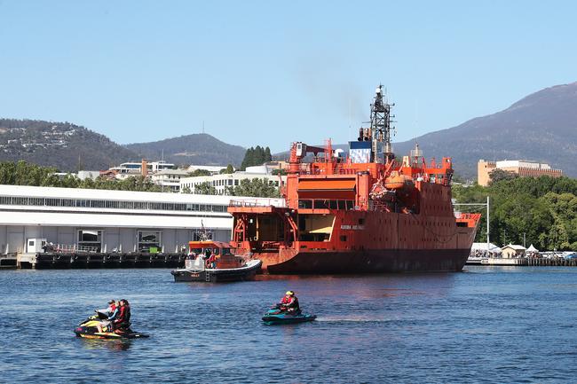 Final voyage out of Hobart for the Aurora Australis. Picture: NIKKI DAVIS-JONES