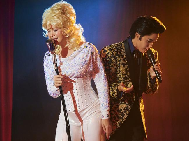 Byrne as Elvis Presley and Krew Boylan as Dolly Parton in film Seriously Red. Picture: Kane Skennar/Roadshow