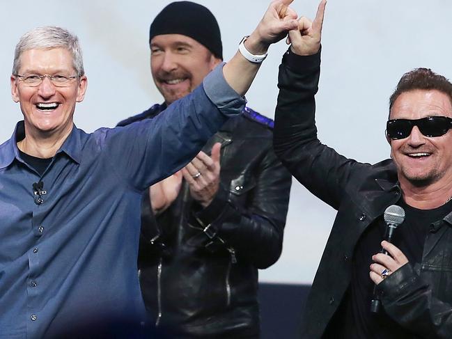 CUPERTINO, CA - SEPTEMBER 09: Apple CEO Tim Cook (L) greets the crowd with U2 singer Bono (2nd R) as The Edge (2nd L) and Larry Mullen Jr look on during an Apple special event at the Flint Center for the Performing Arts on September 9, 2014 in Cupertino, California. Apple unveiled the Apple Watch wearable tech and two new iPhones, the iPhone 6 and iPhone 6 Plus. (Photo by Justin Sullivan/Getty Images)