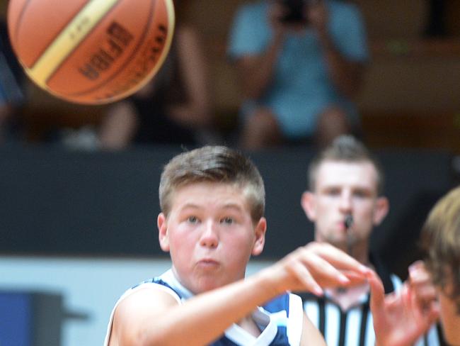 Here catch: Wyong Leagues Group has thrown a lifeline to Waves Basketball. (File image)