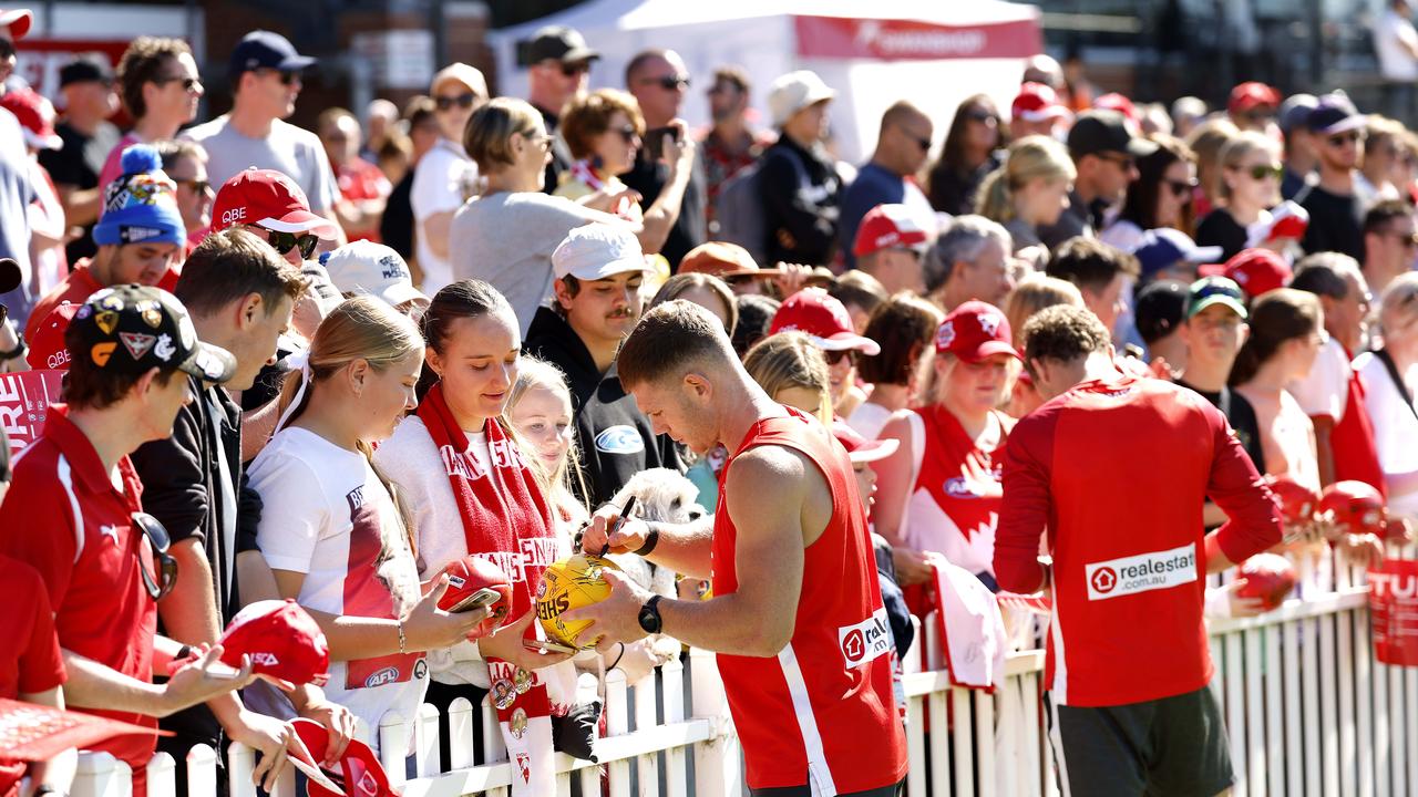 Taylor Adams with fans during the Sydney Swans captains run at Prospect Oval on April 5, 2024 ahead their AFL Gather Round match against the Eagles in Mount Barker. Picture: Phil Hillyard.