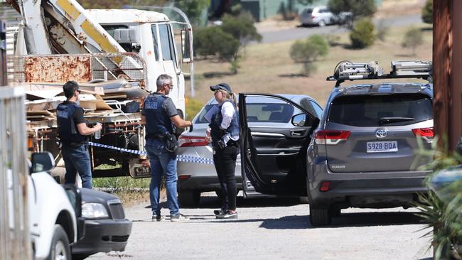 Police raid a property at Lonsdale over the murder of missing man Jeff Mundy. NCA NewsWire / David Mariuz