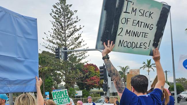 Ramsay Healthcare nurses stop work rally on the Coffs Harbour Pacific Highway 26 September 2024.