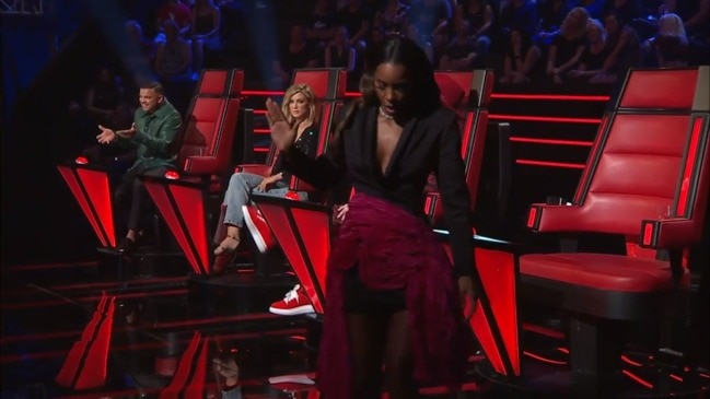 Kelly storms off the set of The Voice