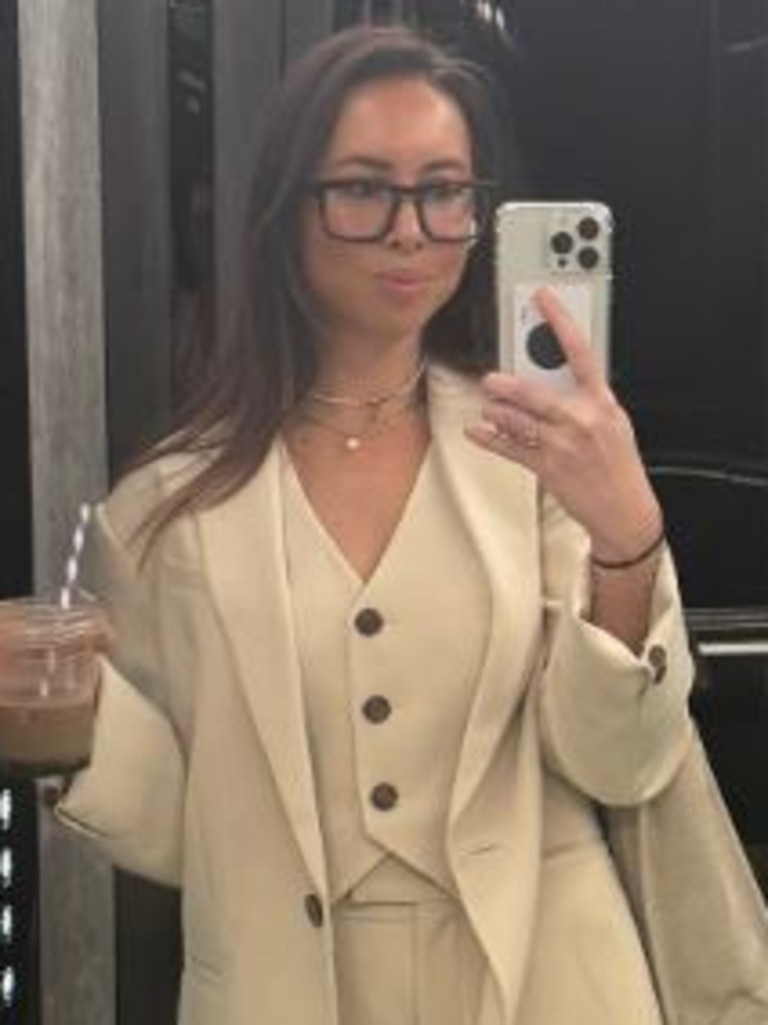 She often shares what she wears to work. Picture: Instagram/chloebaradinsky