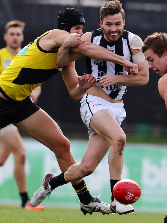 Ben Griffiths’s competes against Collingwood. Picture: Michael Klein